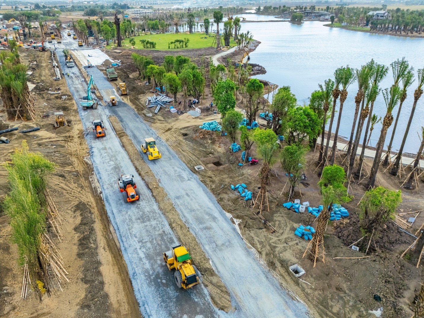 Công trường Eco Retreat hối hả làm việc với 3 ca 4 kíp