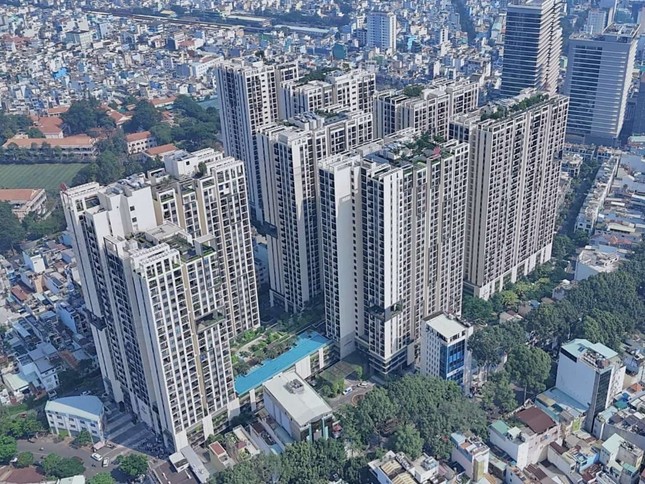 Khu phức hợp Hà Đô Centrosa - khối B1 có chồng lấn với 12 hộ dân, diện tích khoảng 62 m2 nên chưa thể cấp sổ hồng.